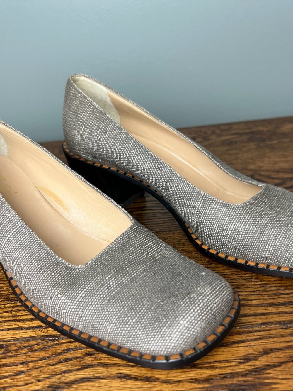 Joan & David Couture Pumps Size 7.5 Made in Italy Taupe Linen Heels Classic